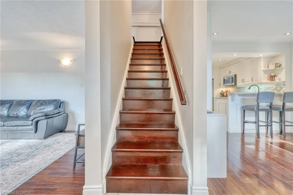 25 Montrose Avenue