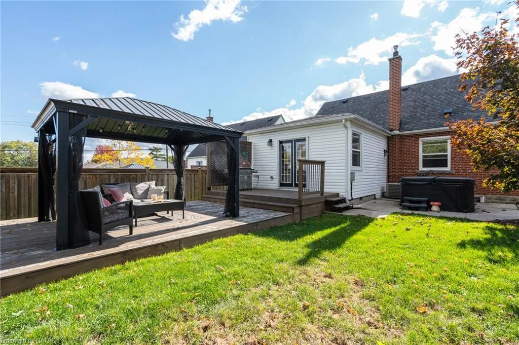 25 Montrose Avenue