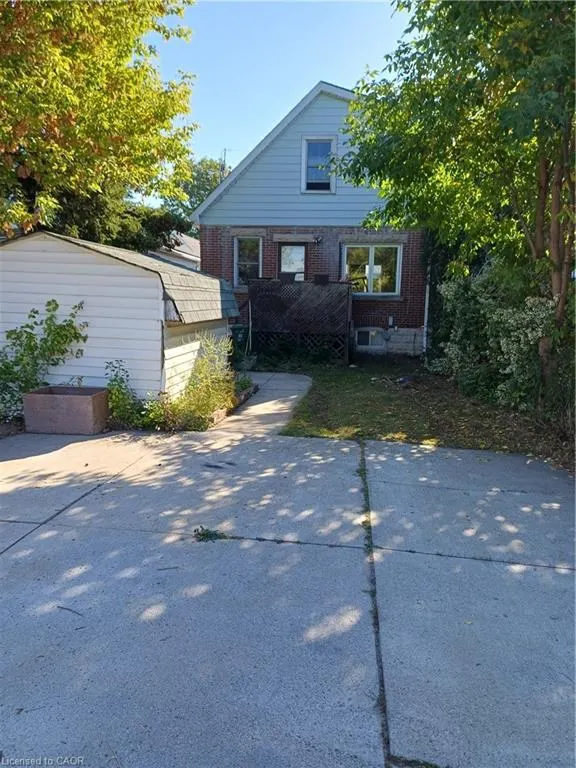 71 Crosthwaite Avenue N