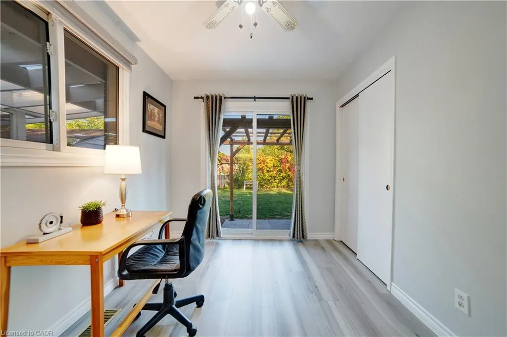 1676 Holley Crescent