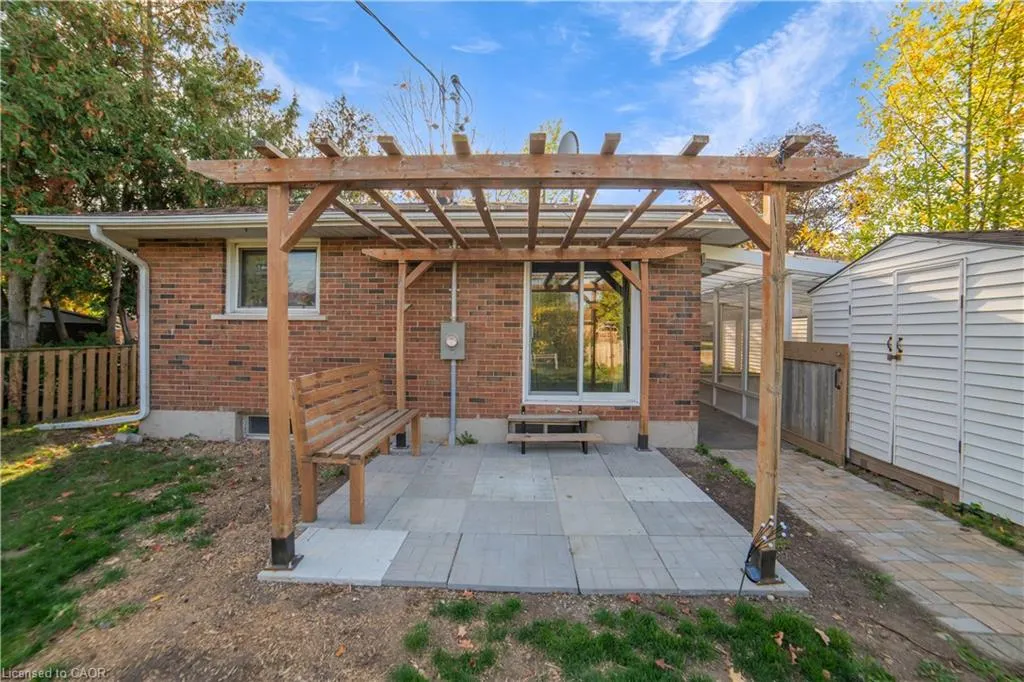 1676 Holley Crescent