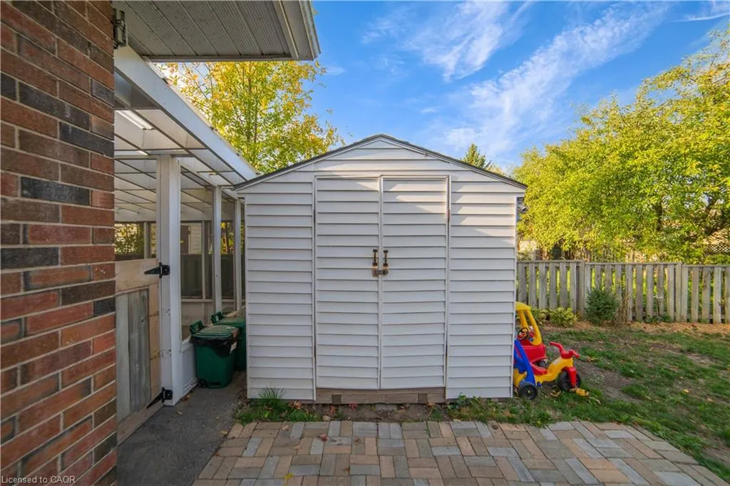 1676 Holley Crescent