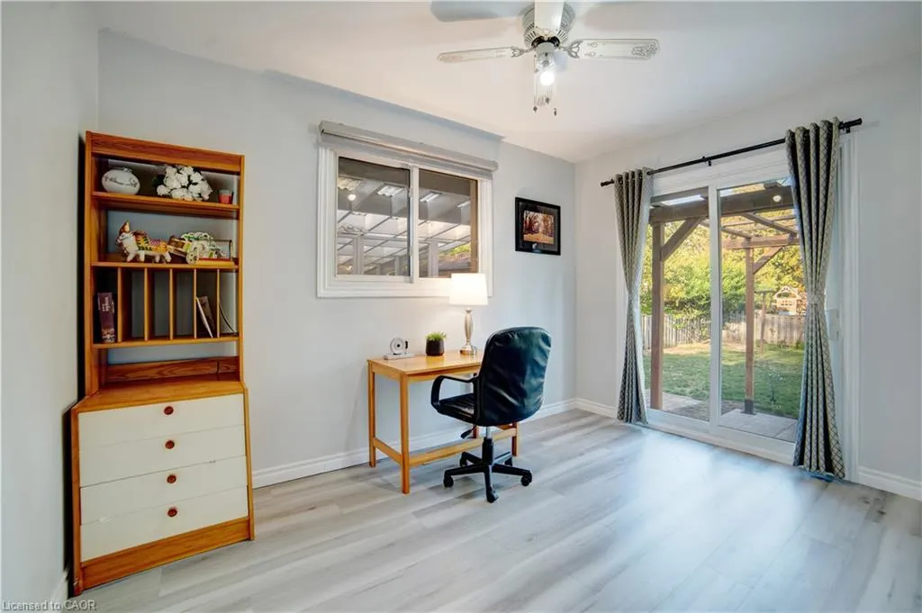 1676 Holley Crescent