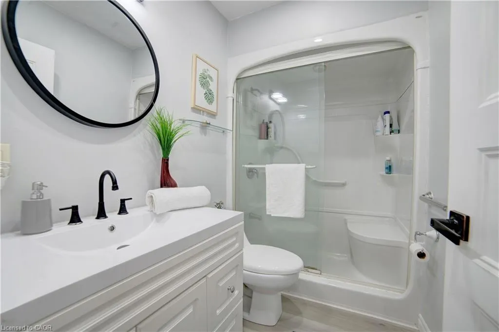 1676 Holley Crescent