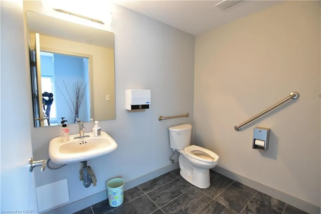1 Victoria Street S, #210