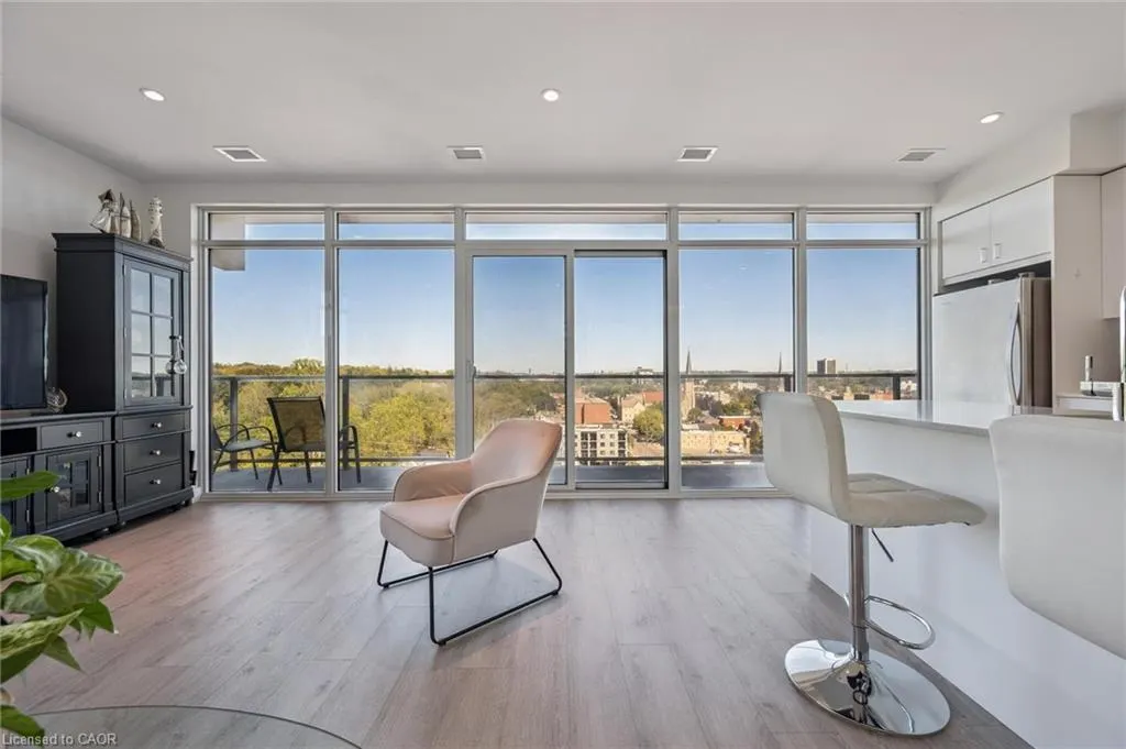 15 Glebe Street, #902