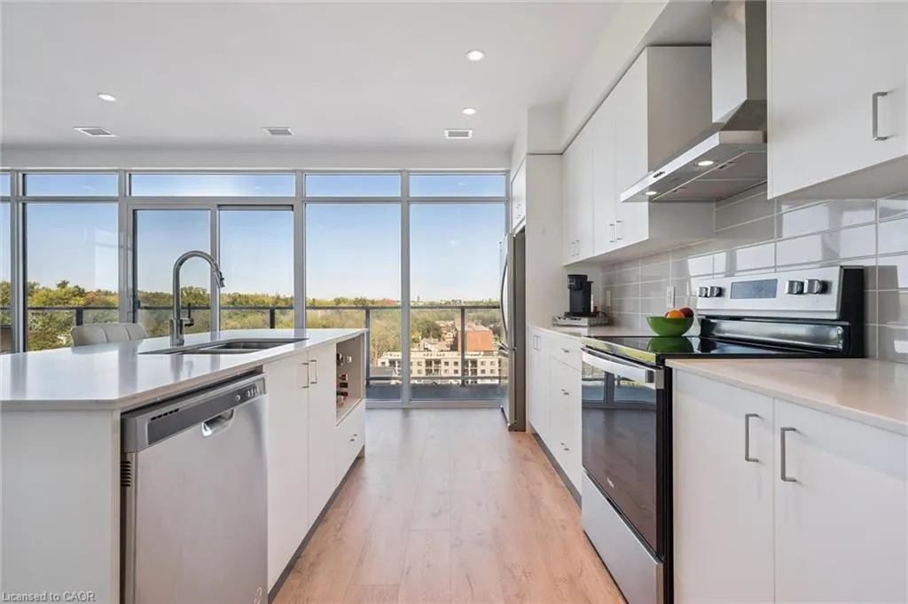 15 Glebe Street, #902