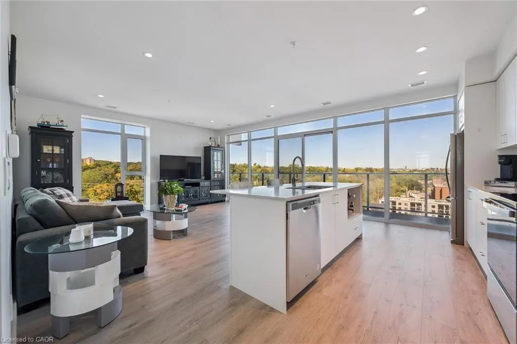 15 Glebe Street, #902