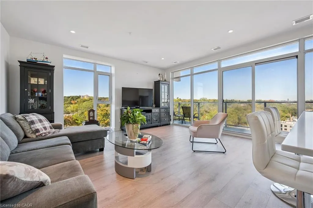 15 Glebe Street, #902