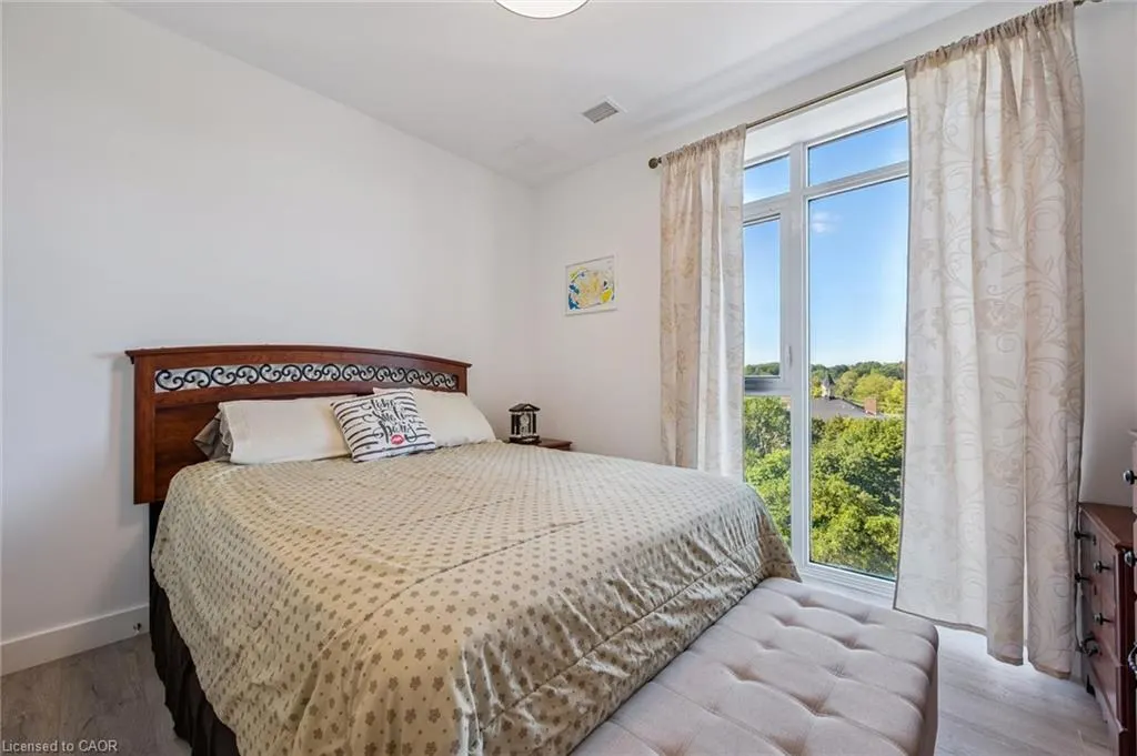 15 Glebe Street, #902