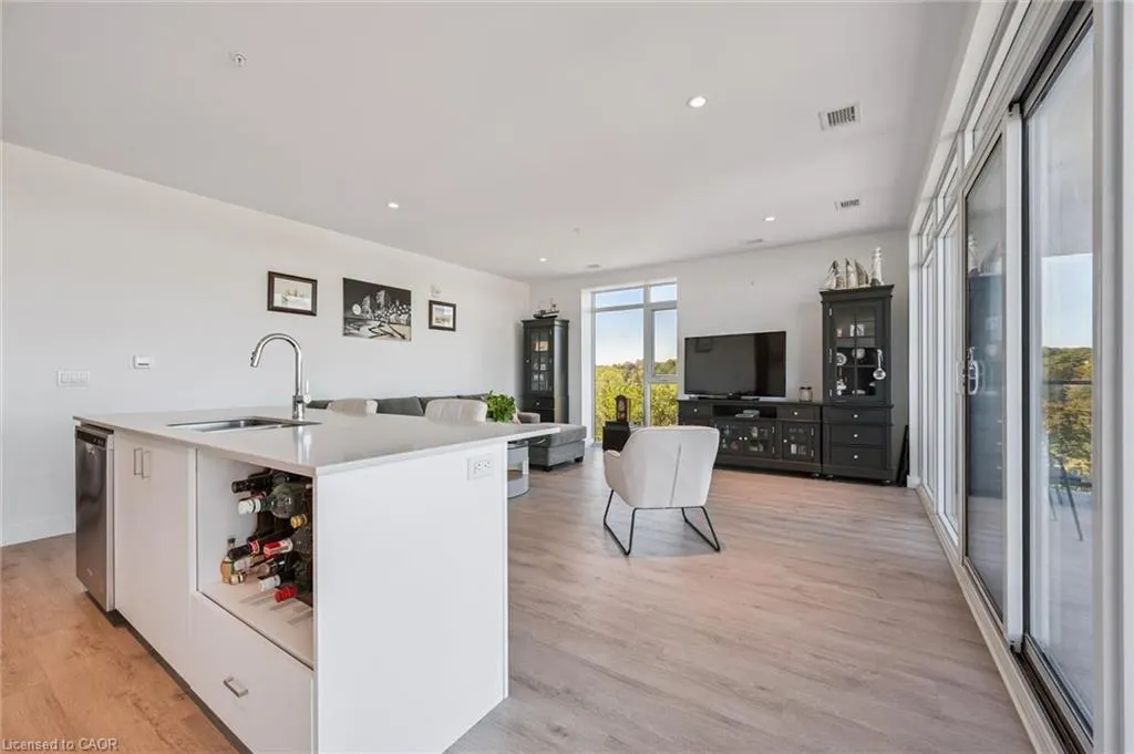 15 Glebe Street, #902