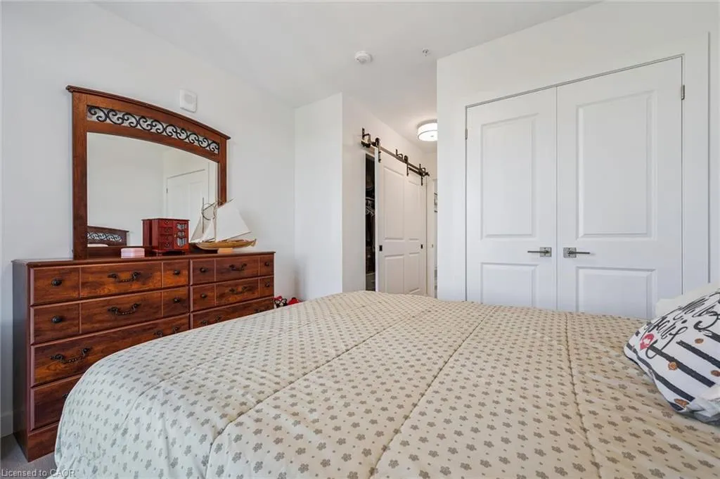 15 Glebe Street, #902