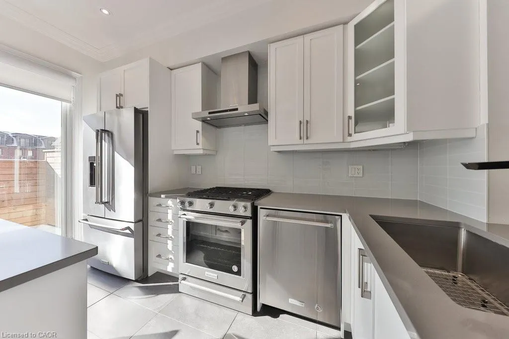 2160 Trafalgar Road, #10