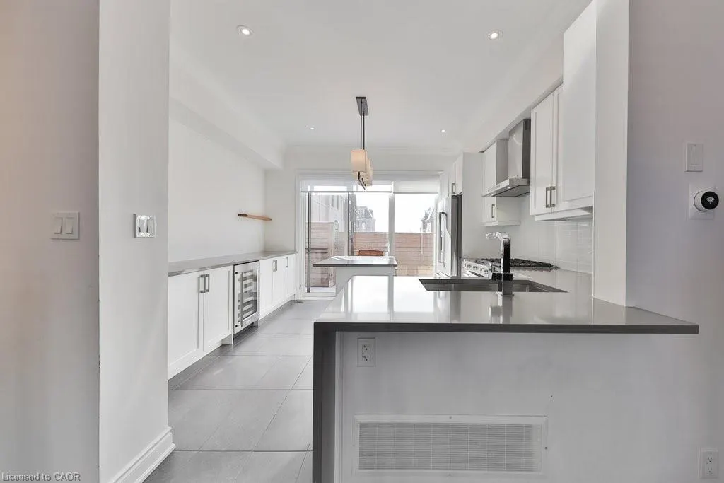 2160 Trafalgar Road, #10