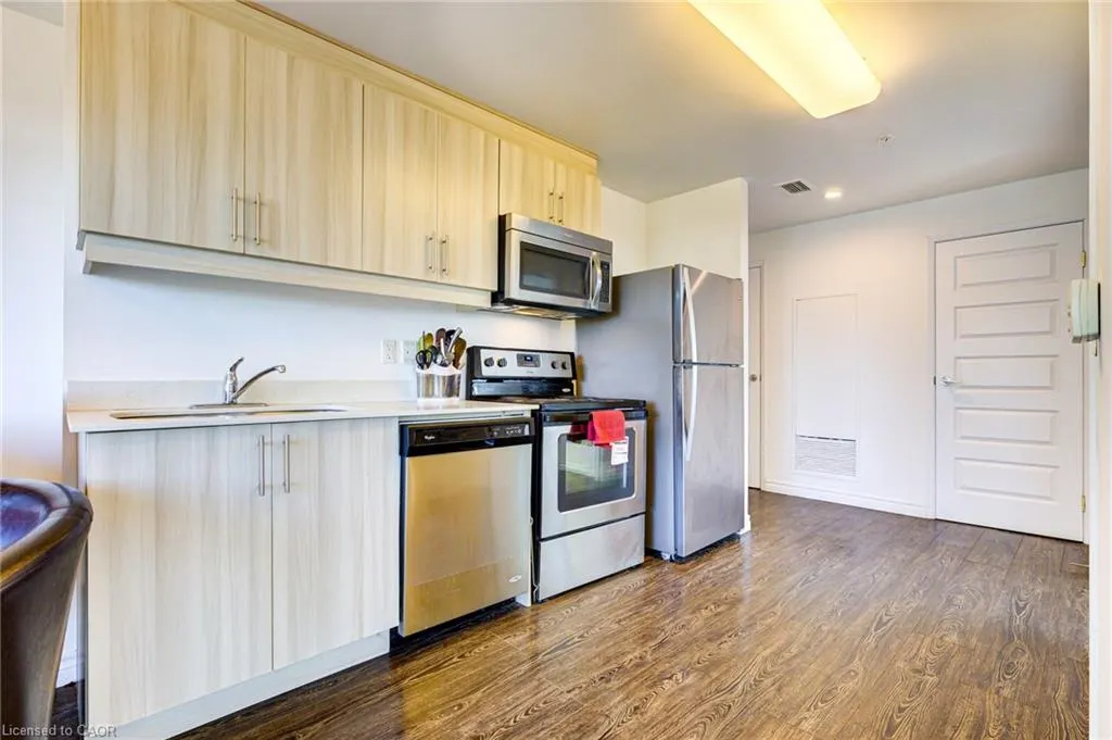 158 King Street N, #1501