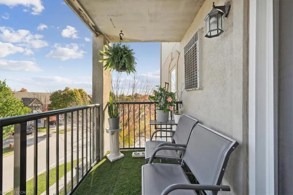 1431 Walkers Line, #301