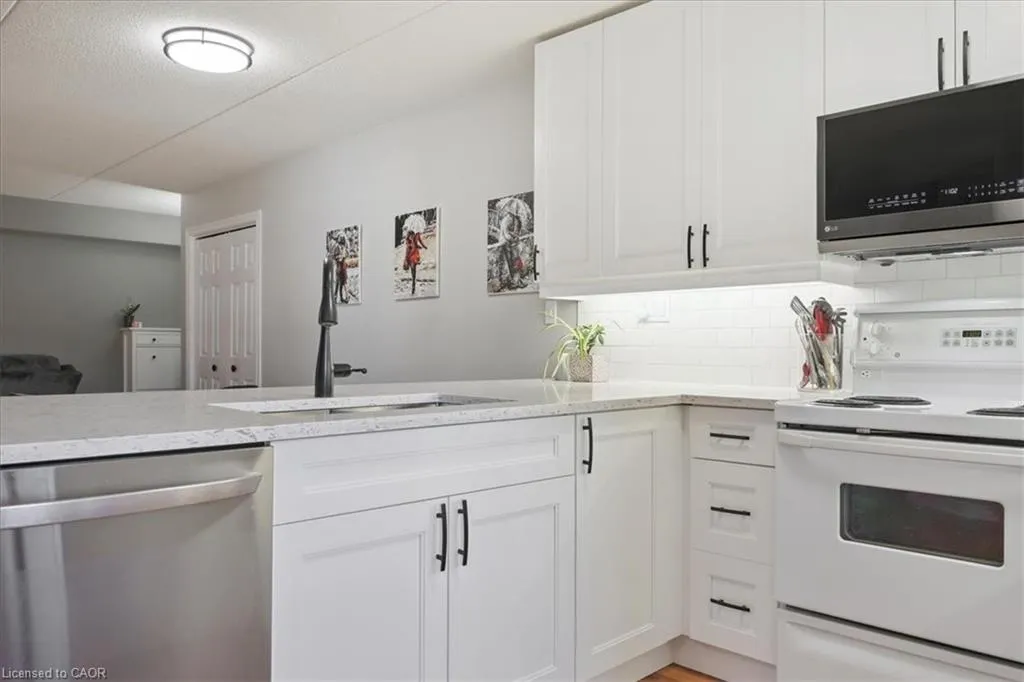 1431 Walkers Line, #301