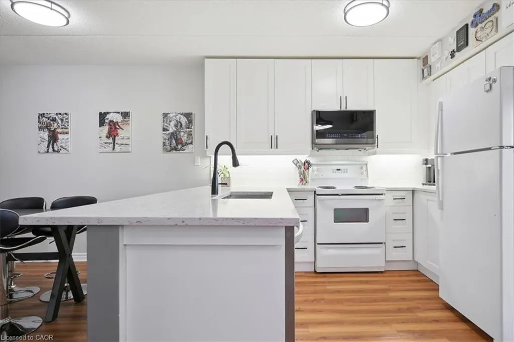 1431 Walkers Line, #301