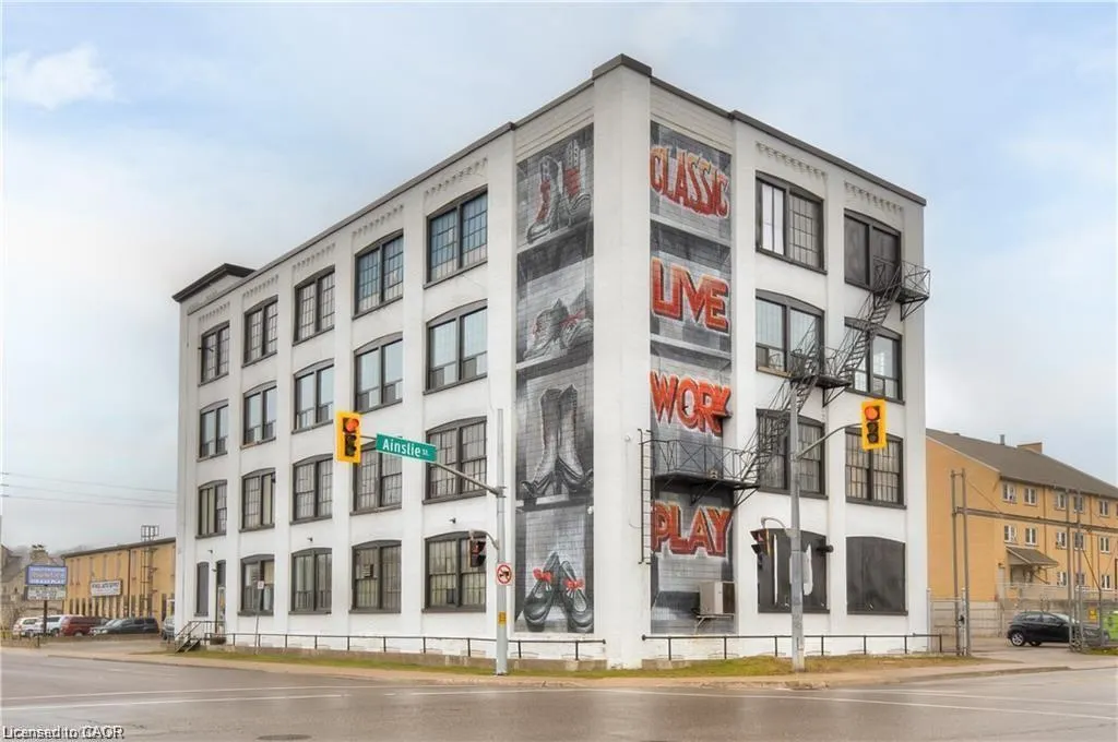 20 Park Hill Road E, #302