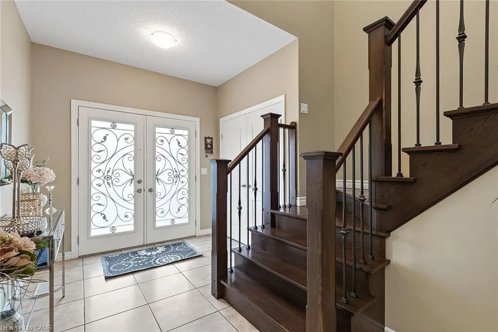 113 Couling Crescent, #UPPER