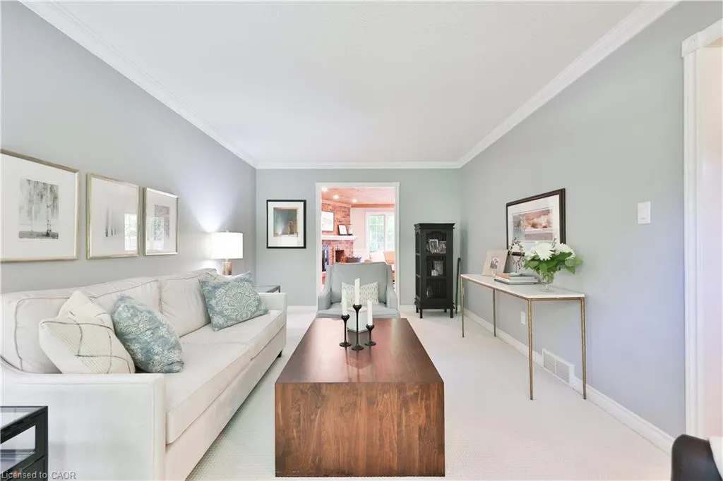 206 Rossmore Boulevard