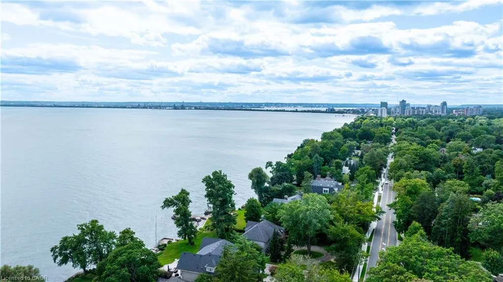 206 Rossmore Boulevard