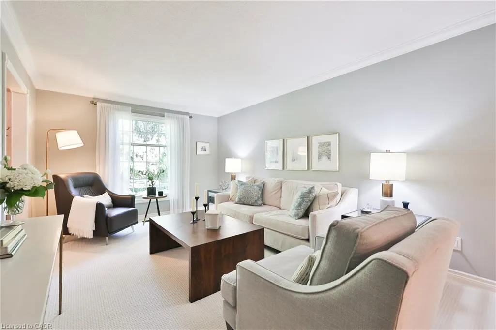 206 Rossmore Boulevard