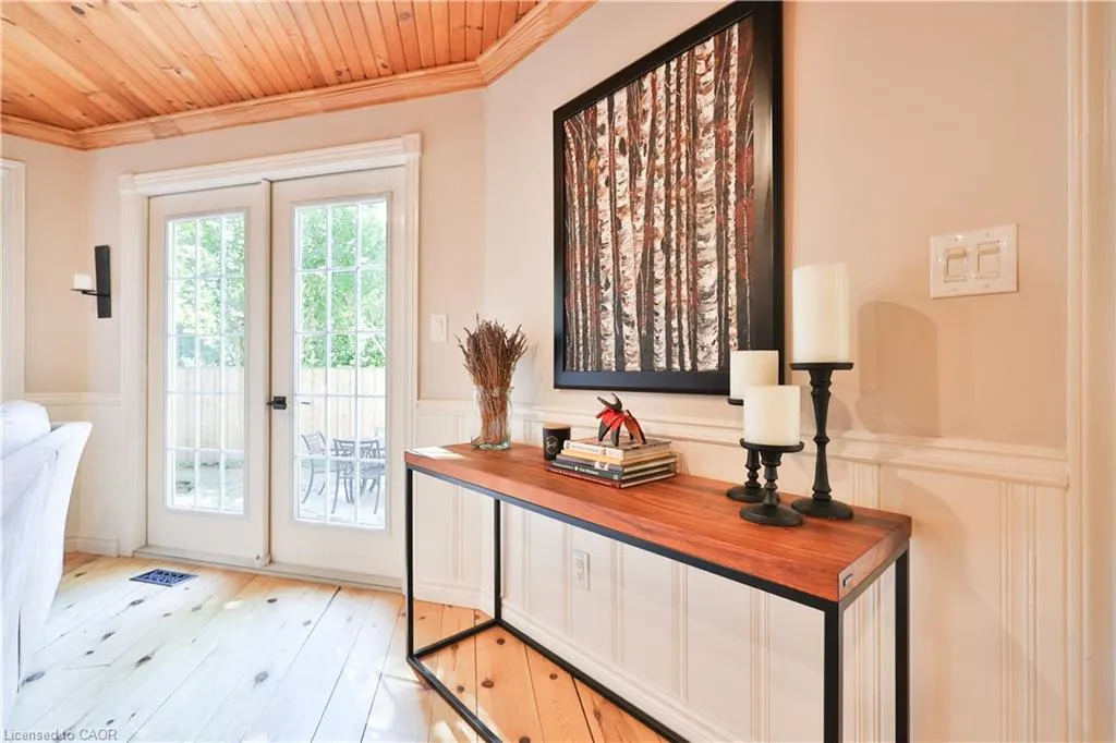 206 Rossmore Boulevard