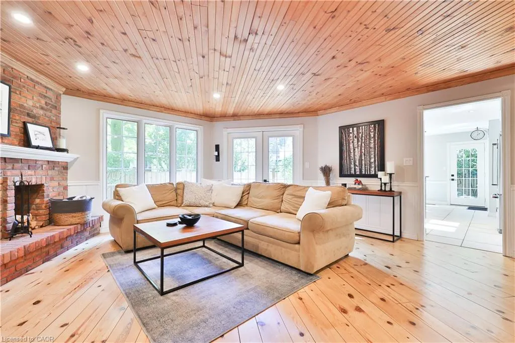 206 Rossmore Boulevard