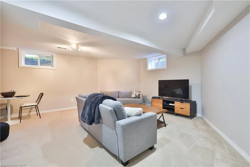 206 Rossmore Boulevard