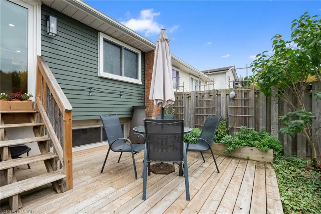 86 Queensdale Crescent