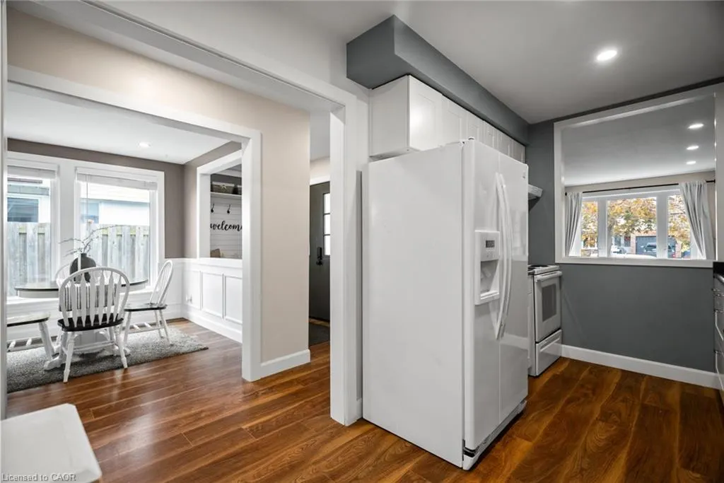 86 Queensdale Crescent