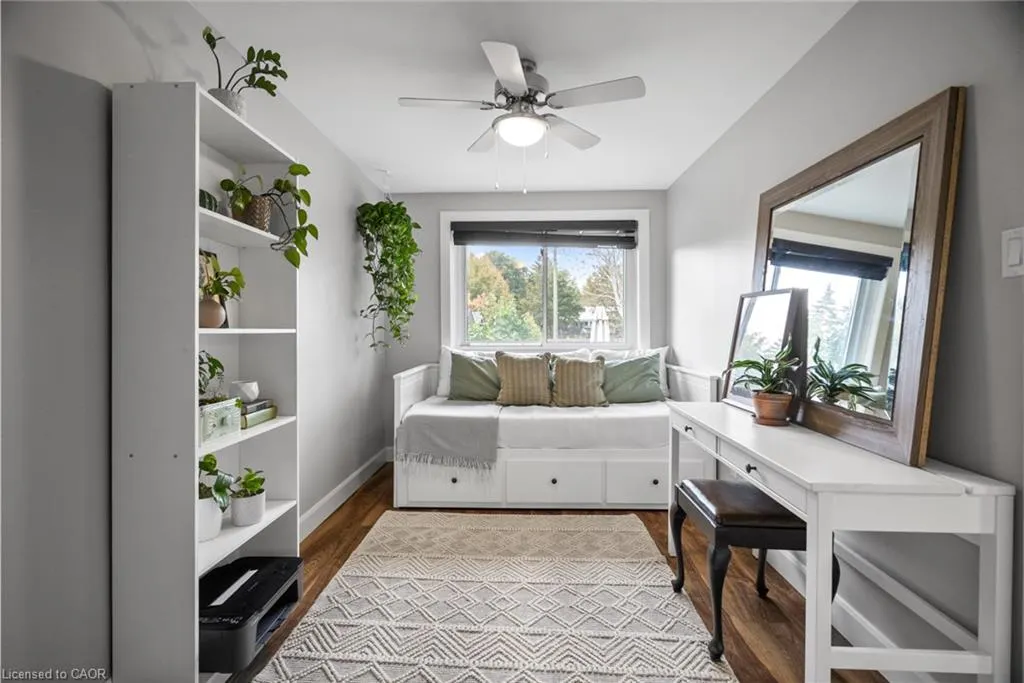 86 Queensdale Crescent