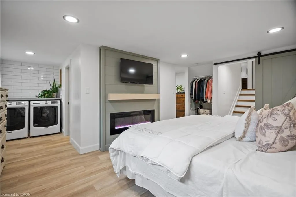 86 Queensdale Crescent