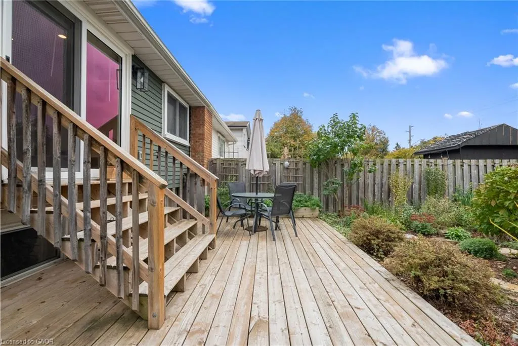 86 Queensdale Crescent