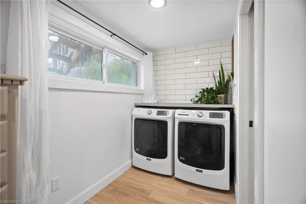 86 Queensdale Crescent