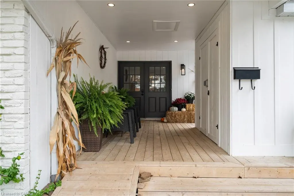 86 Queensdale Crescent