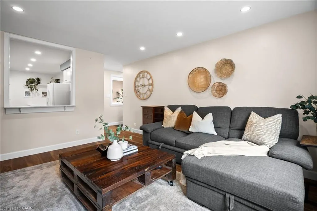 86 Queensdale Crescent