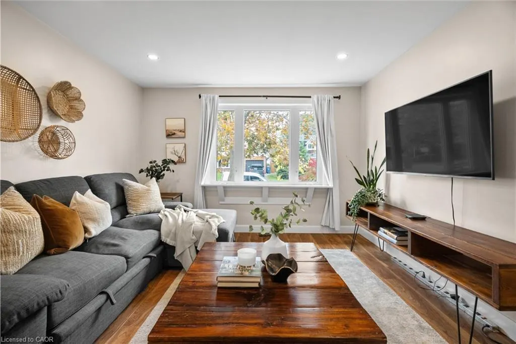 86 Queensdale Crescent