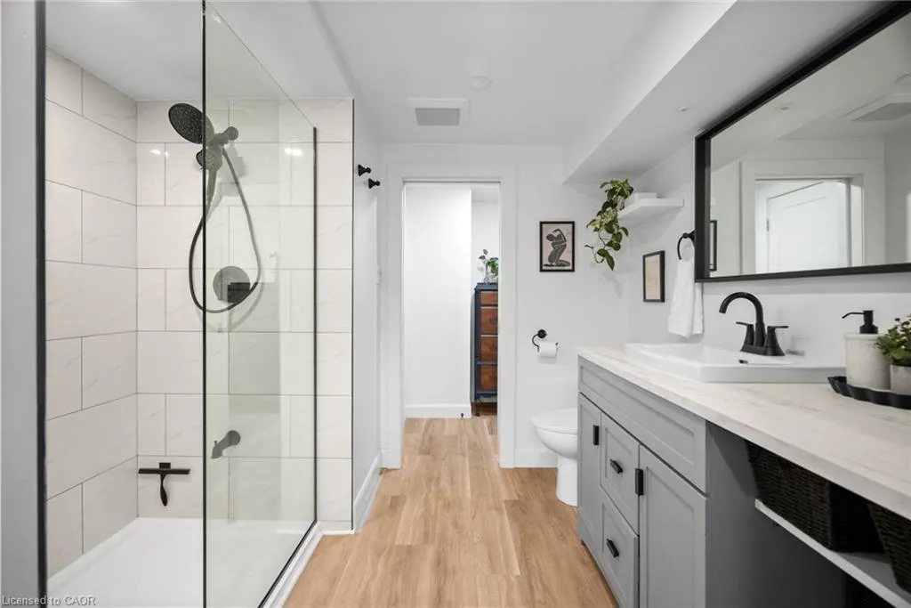 86 Queensdale Crescent