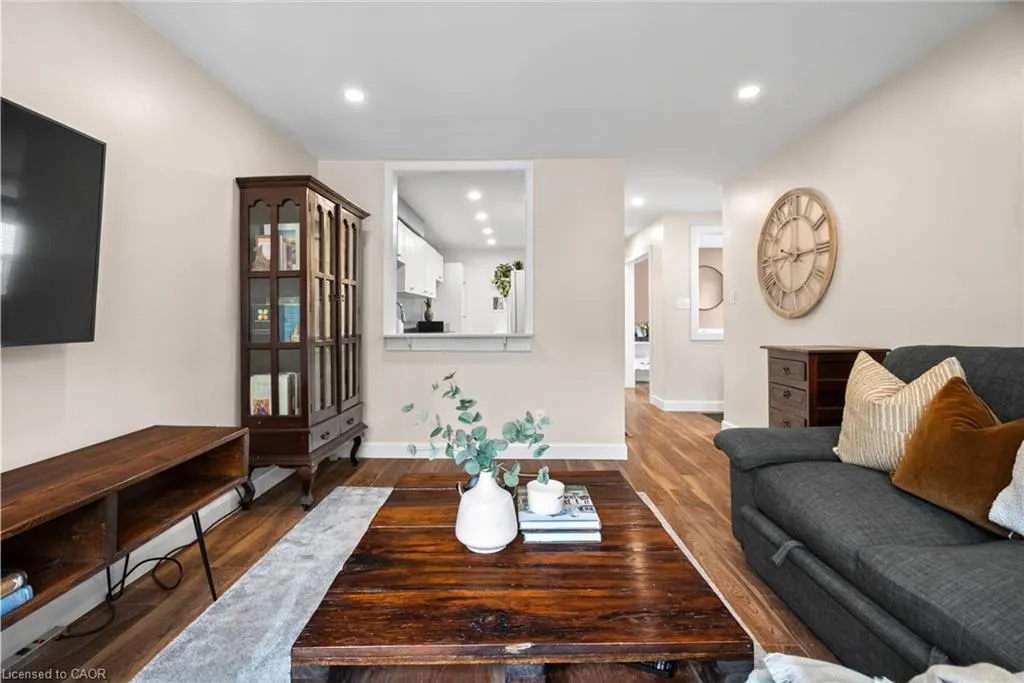 86 Queensdale Crescent