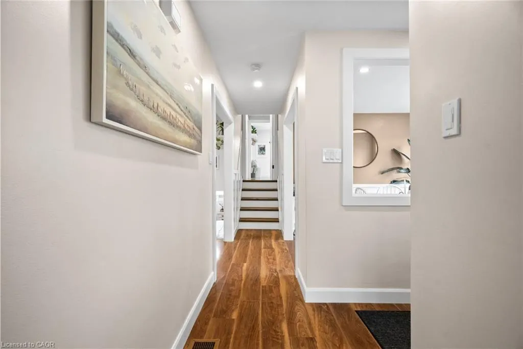 86 Queensdale Crescent