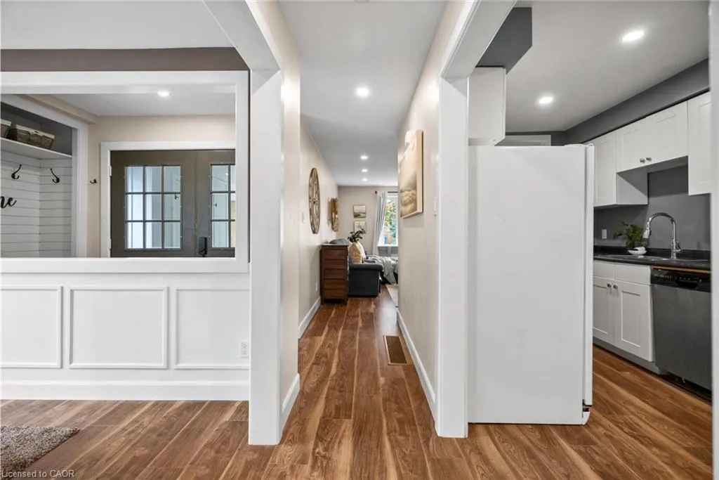 86 Queensdale Crescent