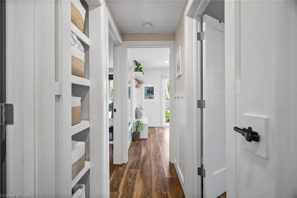 86 Queensdale Crescent