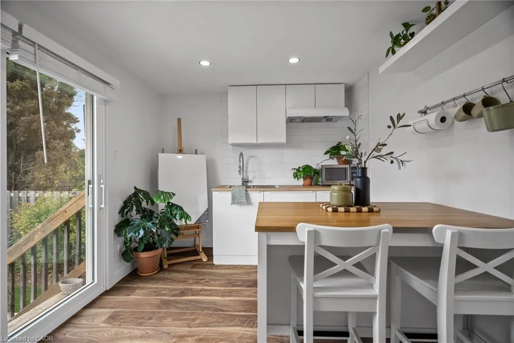 86 Queensdale Crescent