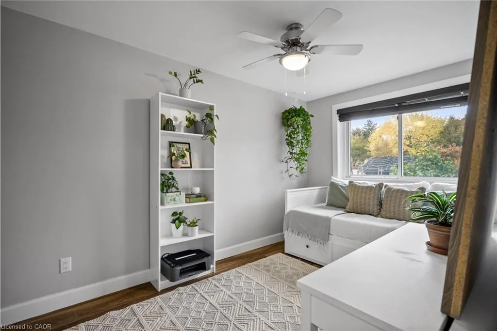 86 Queensdale Crescent