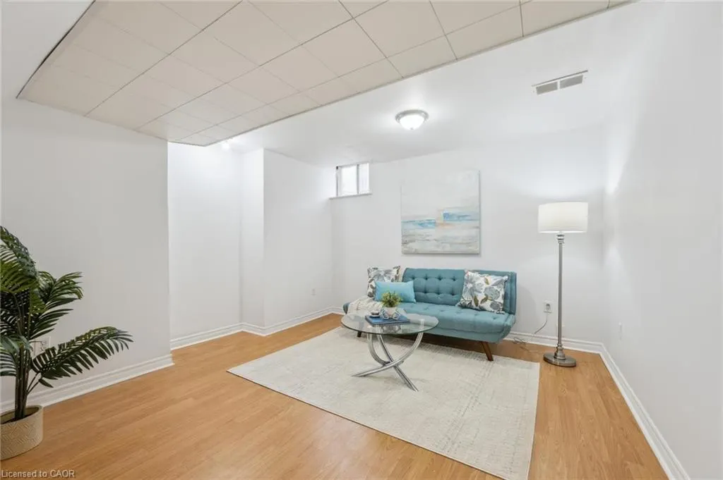 1617 Gowling Terrace