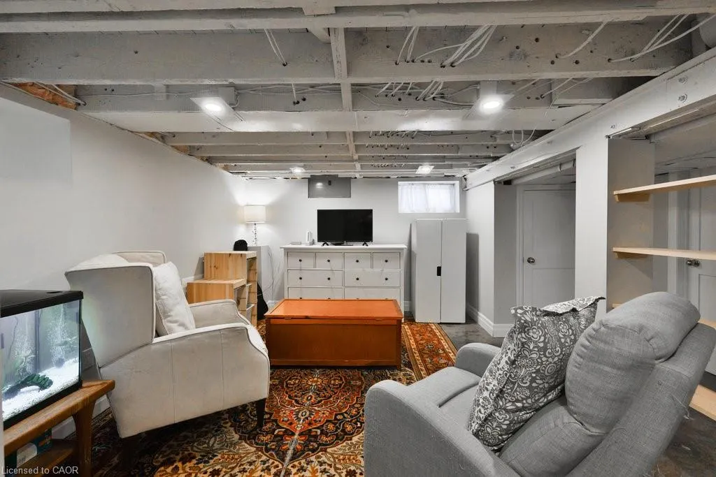 44 Mississauga Road N