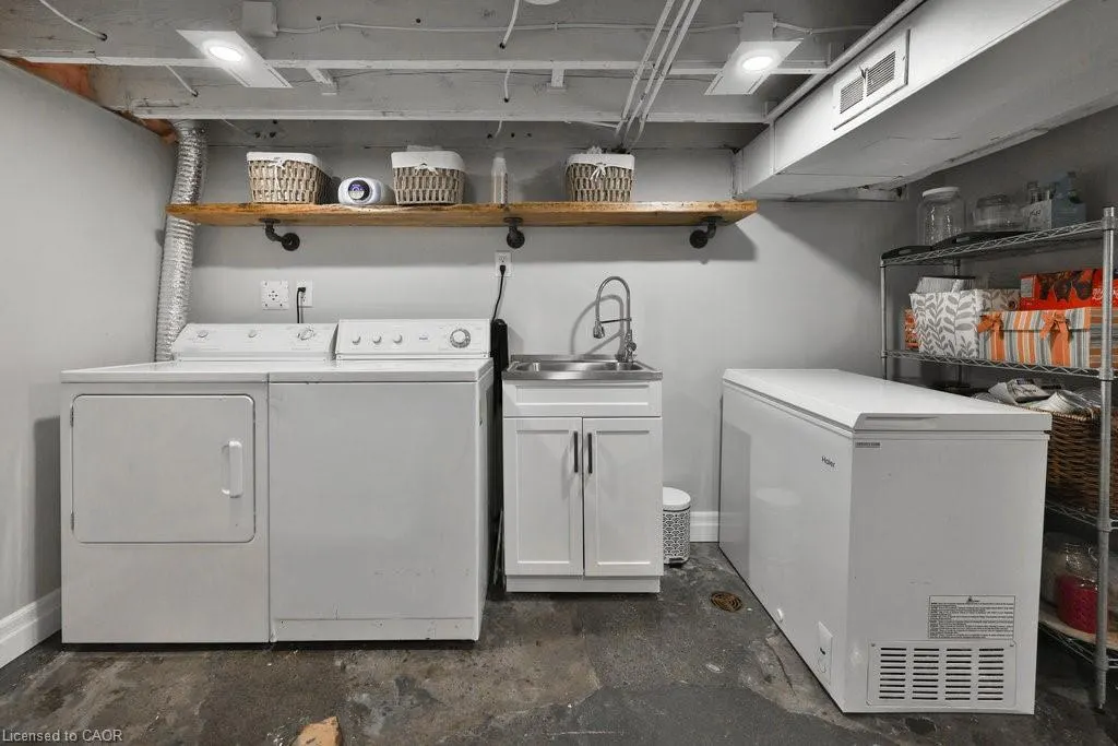 44 Mississauga Road N