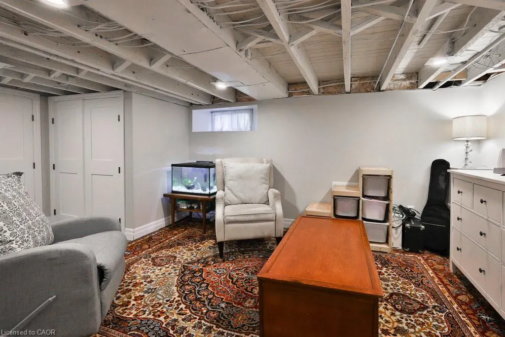 44 Mississauga Road N